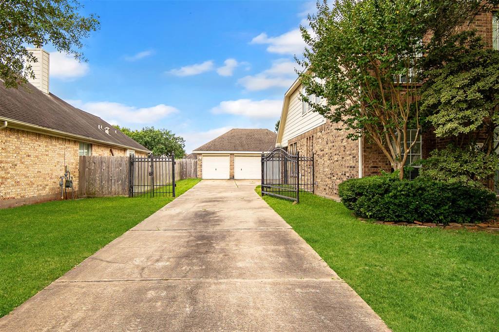 3218 W Oaks Boulevard, Pearland, Texas image 27