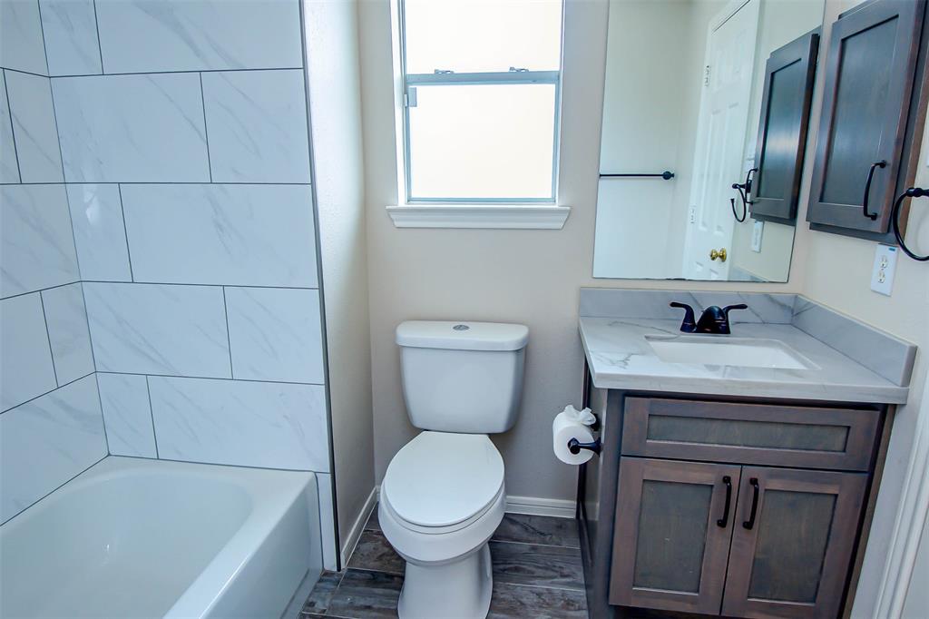 3218 W Oaks Boulevard, Pearland, Texas image 19