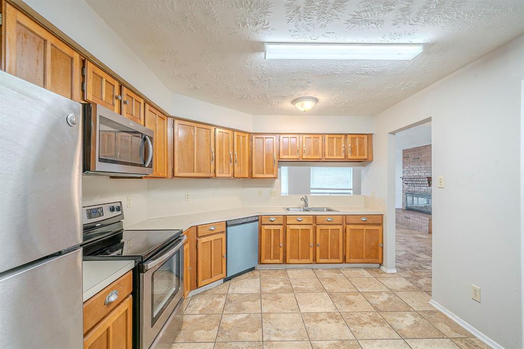 20330 Beigewood Lane, Humble, Texas image 8