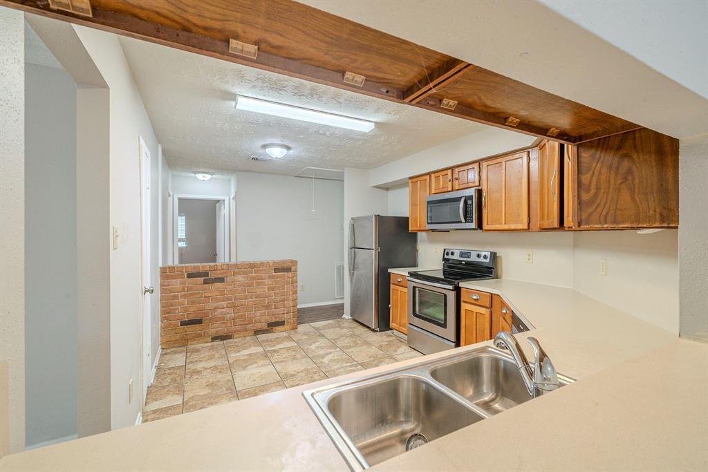 20330 Beigewood Lane, Humble, Texas image 9