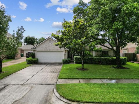 Single Family Residence in Seabrook TX 2422 Lakeside Drive.jpg