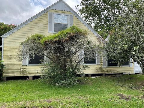 Single Family Residence in La Porte TX 402 Iowa Street.jpg