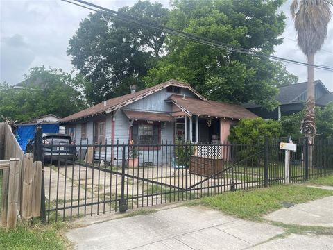 Single Family Residence in Houston TX 1207 Tabor Street.jpg