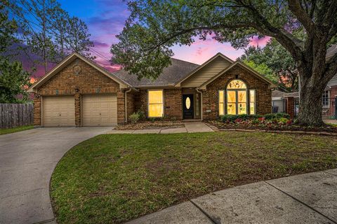 Single Family Residence in Houston TX 846 Maplewood Falls Court.jpg