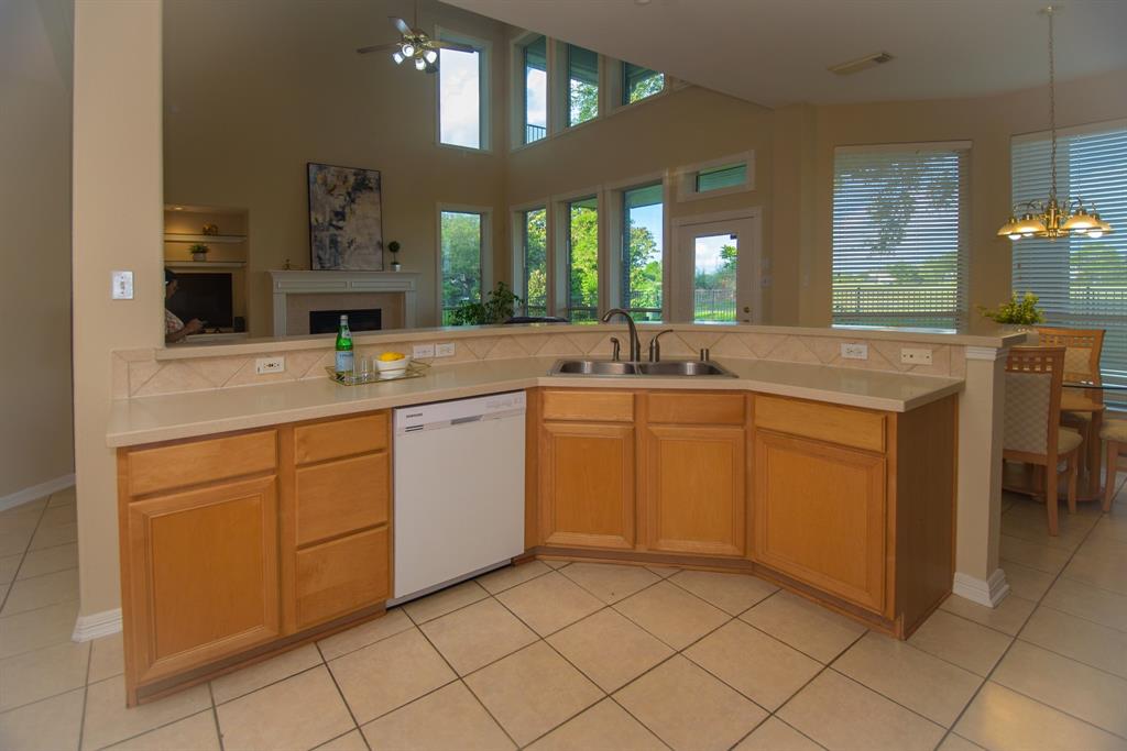 3011 Taylorcrest Drive, Pearland, Texas image 15