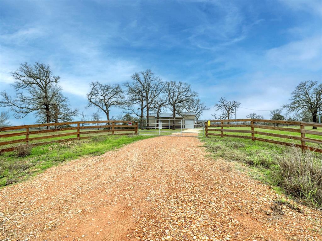 3747 Sparta Field Road, Waelder, Texas image 1