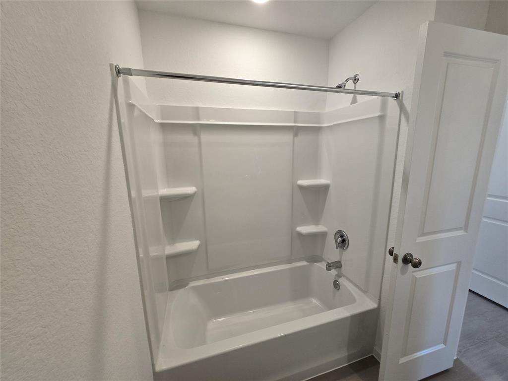5902 Starling Drive, Baytown, Texas image 7