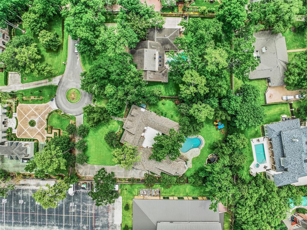 13 Robinwood Lane, Houston, Texas image 2