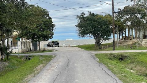 A home in San Leon