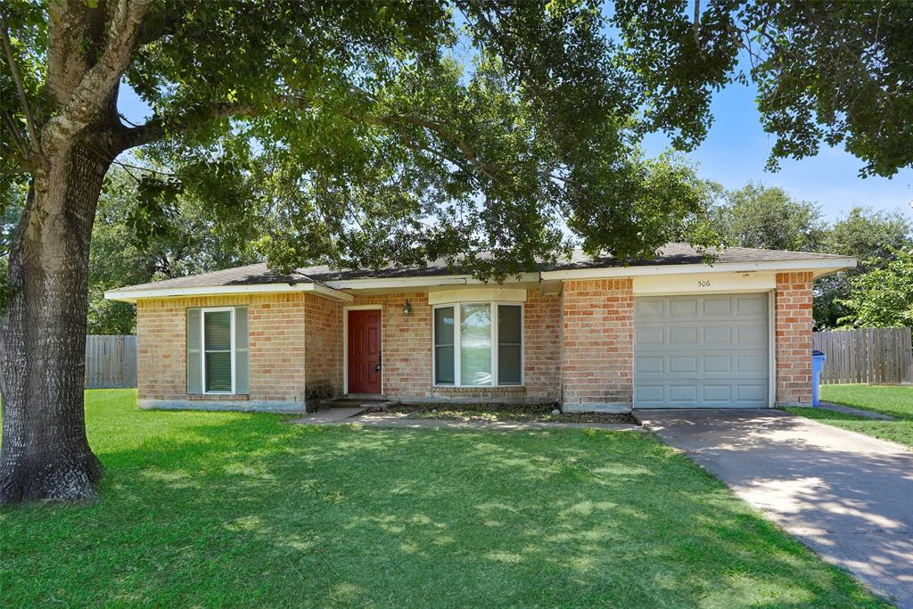 506 Brendon Park Lane, Friendswood, Texas image 1