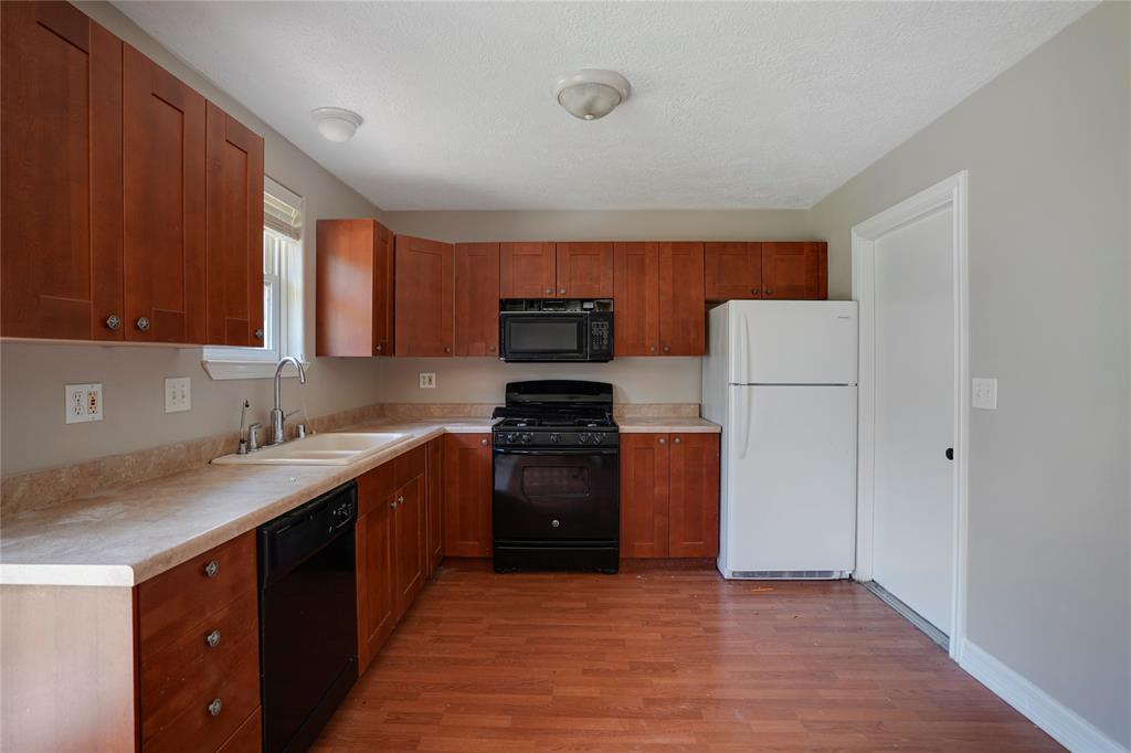 506 Brendon Park Lane, Friendswood, Texas image 4