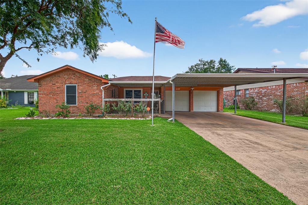 1209 E Brown Lane