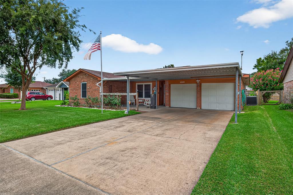 1209 E Brown Lane