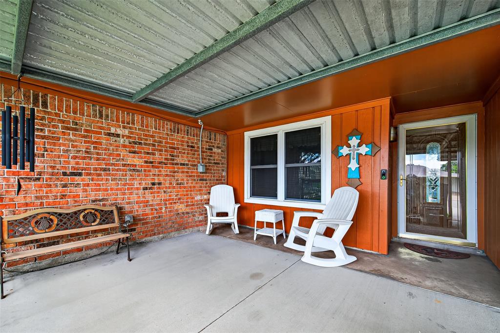 1209 E Brown Lane