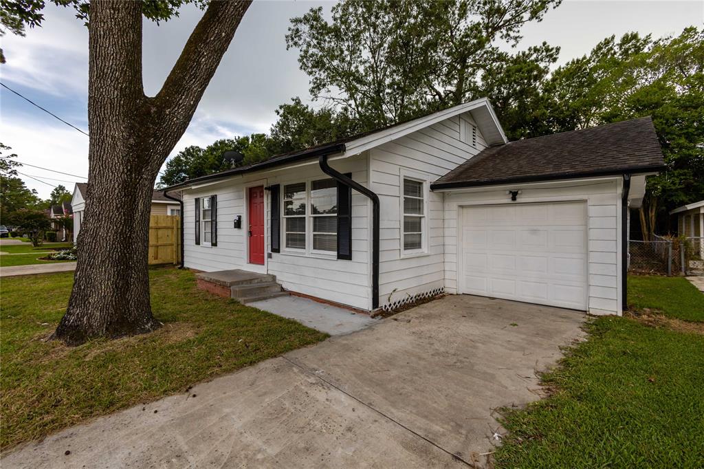 2705 W Lucas Drive, Beaumont, Texas image 1