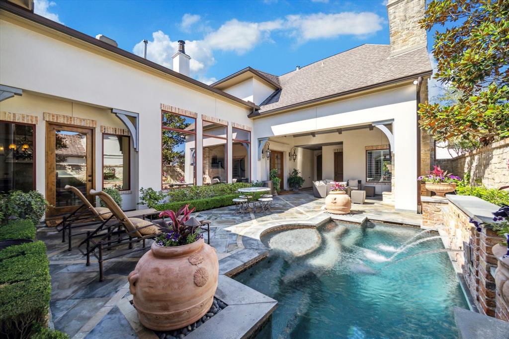 1103 Vista Creek Drive, Sugar Land, Texas image 3
