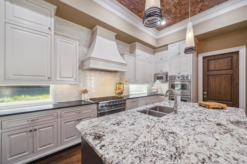 1103 Vista Creek Drive, Sugar Land, Texas image 11