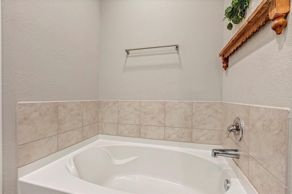 5918 Dovershire Bluff Way, Spring, Texas image 19