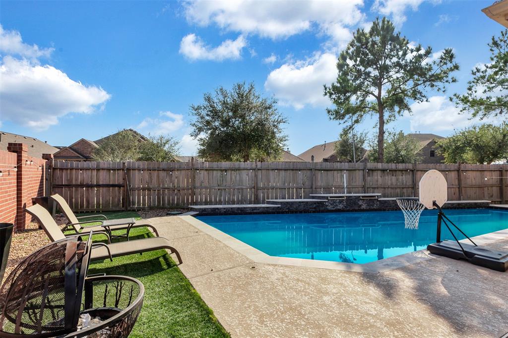 8106 Yarrow Drive, Cypress, Texas image 3