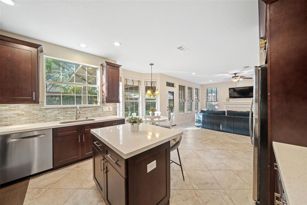 23 W Stony End Place, The Woodlands, Texas image 14