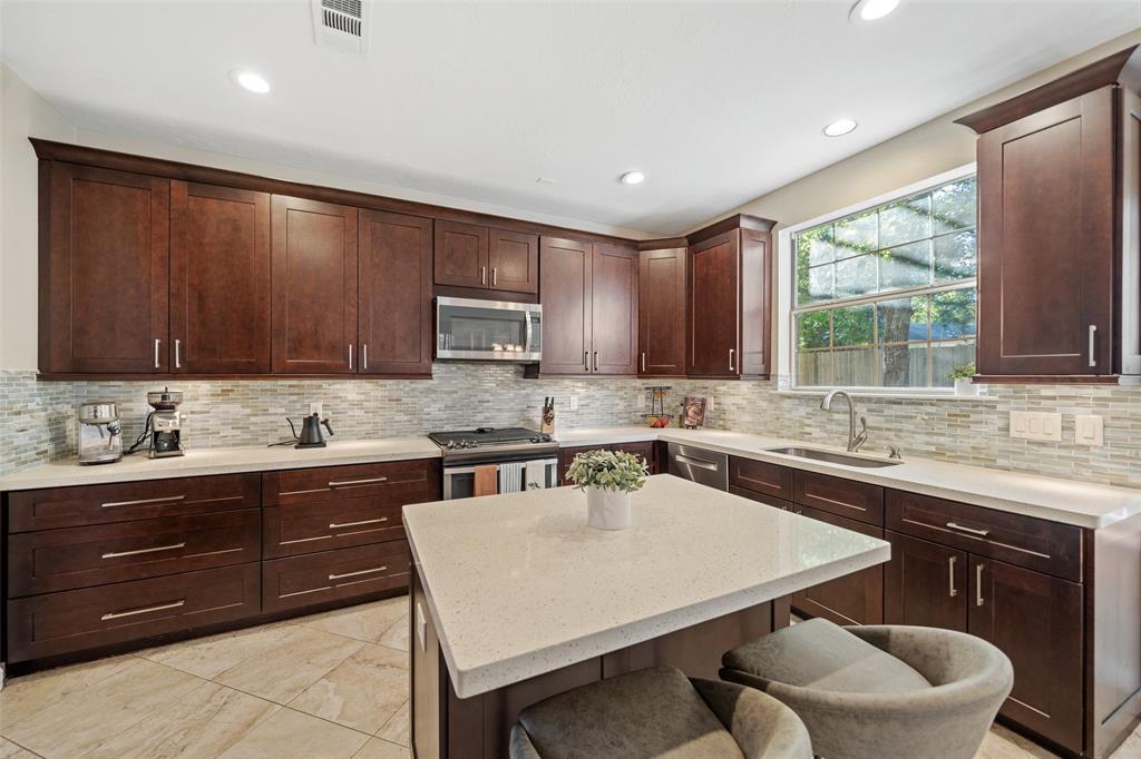 23 W Stony End Place, The Woodlands, Texas image 16