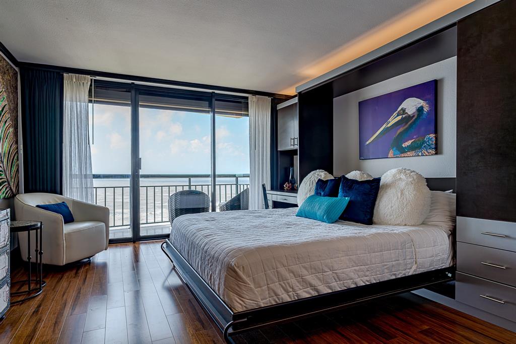 5220 Seawall Boulevard 1232