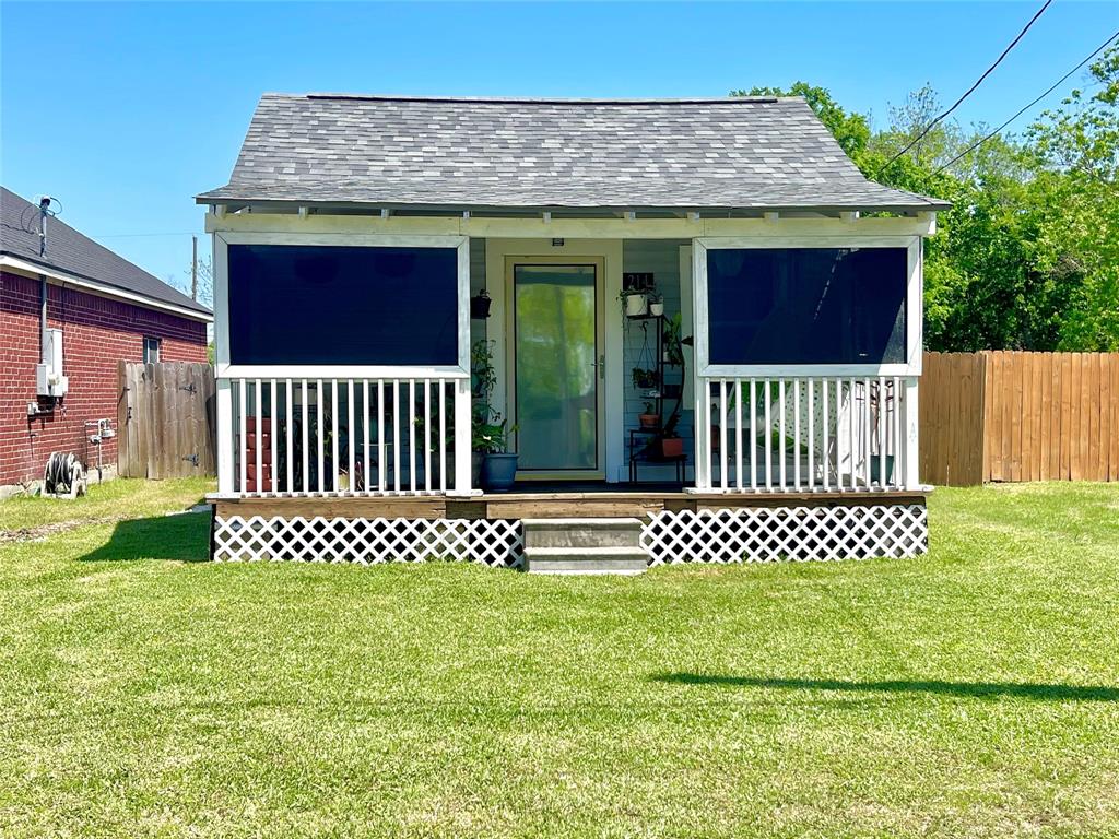 214 N 2nd Street, La Porte, Texas image 2