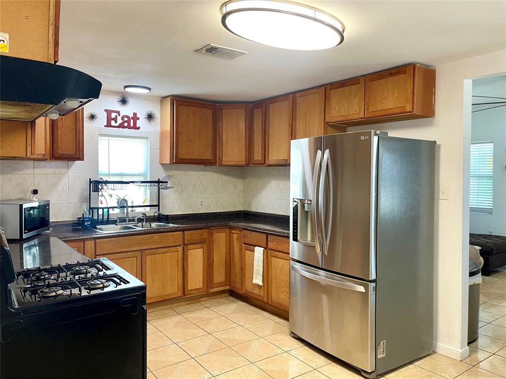 214 N 2nd Street, La Porte, Texas image 10
