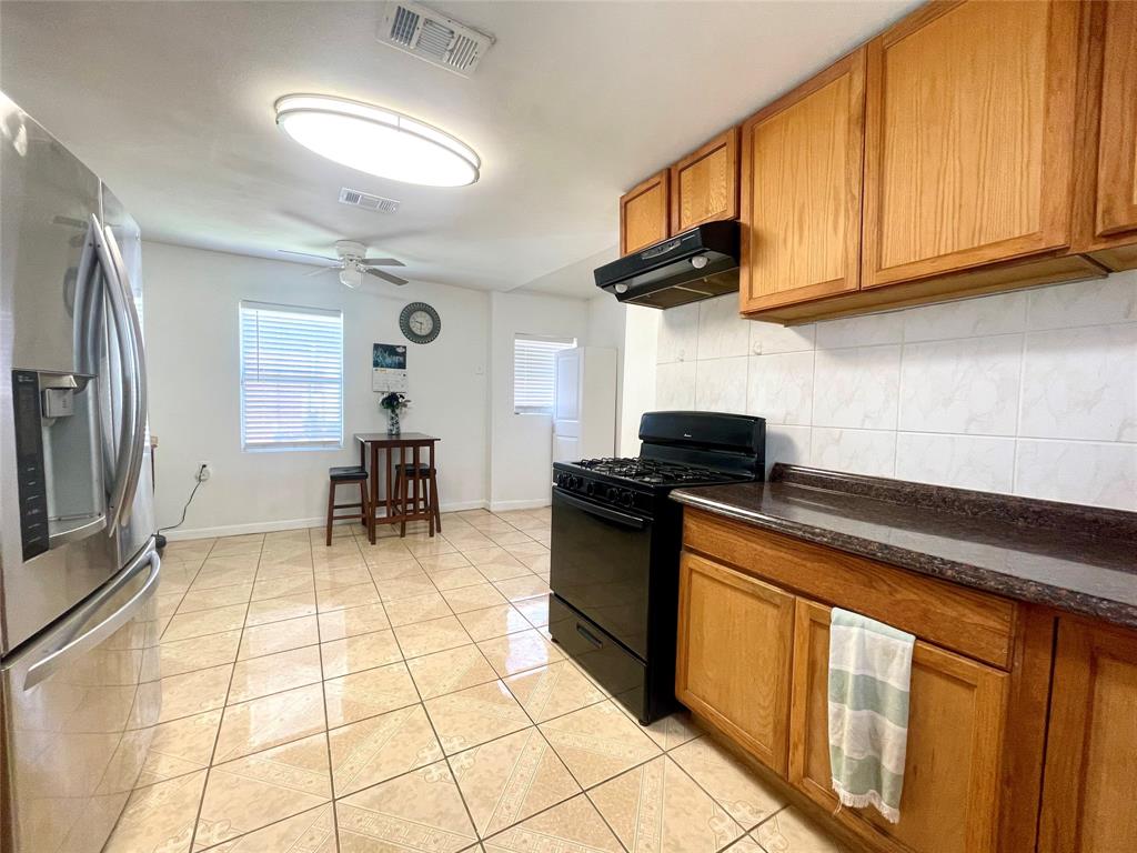 214 N 2nd Street, La Porte, Texas image 11