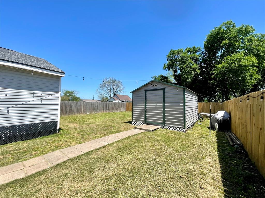 214 N 2nd Street, La Porte, Texas image 25