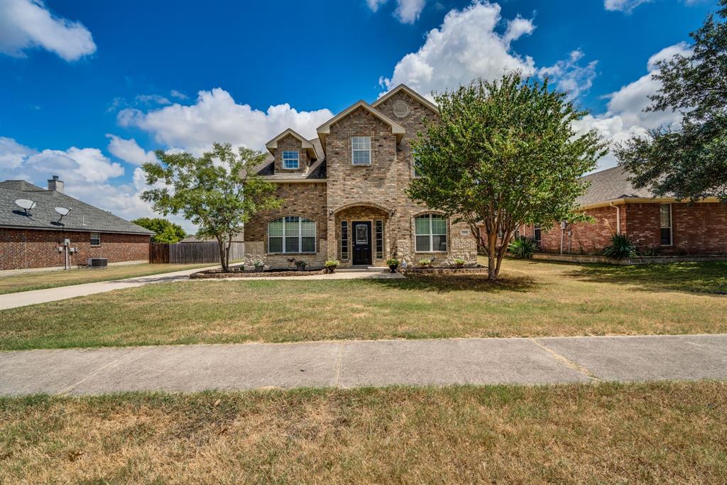 208 Cobblestone Circle, Red Oak, Texas image 3