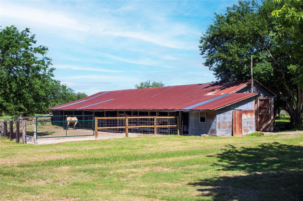 3521 Bryant Rd Rd, Schulenburg, Texas image 8