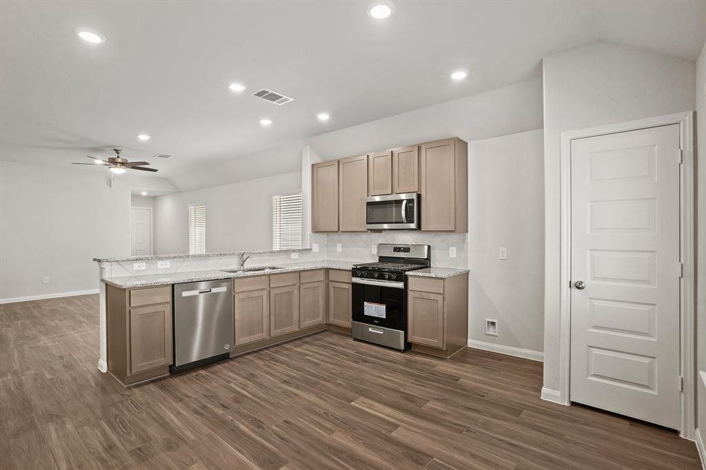 2336 Mooneye Court, Conroe, Texas image 6