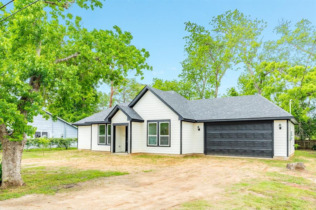 141 Shady Lane, West Columbia, Texas image 2