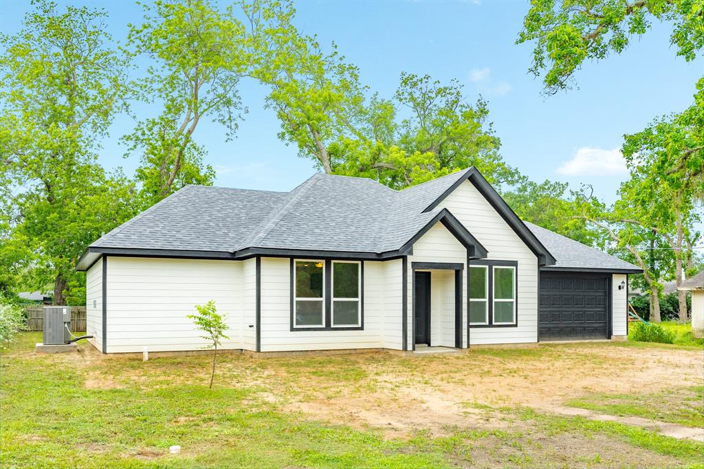 141 Shady Lane, West Columbia, Texas image 3
