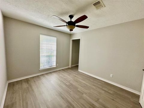 Single Family Residence in Houston TX 605 Oak Harbor Drive 14.jpg