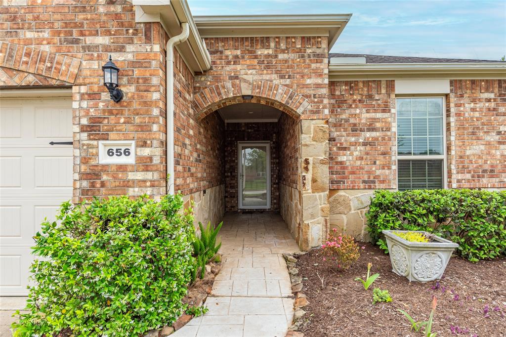 656 Iago Court, League City, Texas image 4