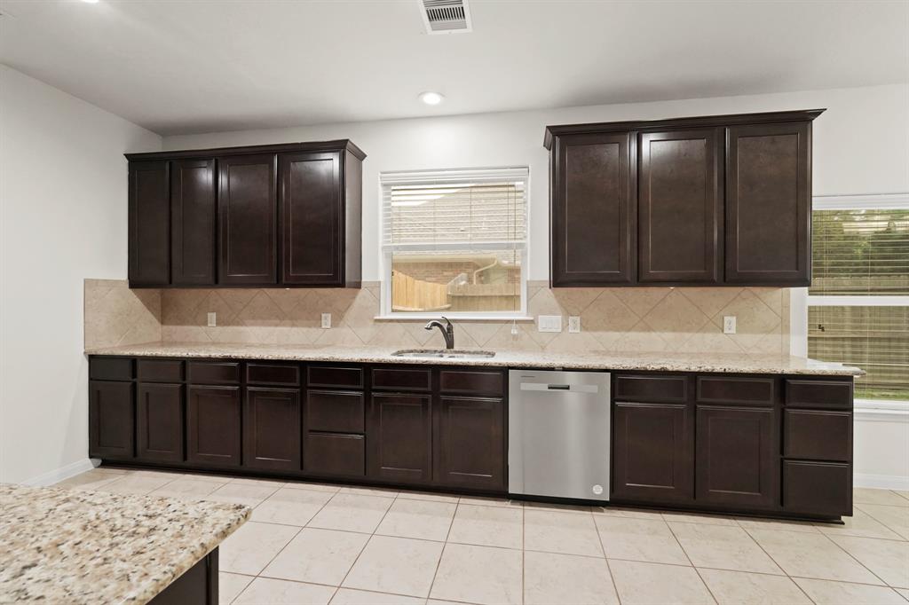 1835 Pembrook Circle, Conroe, Texas image 27