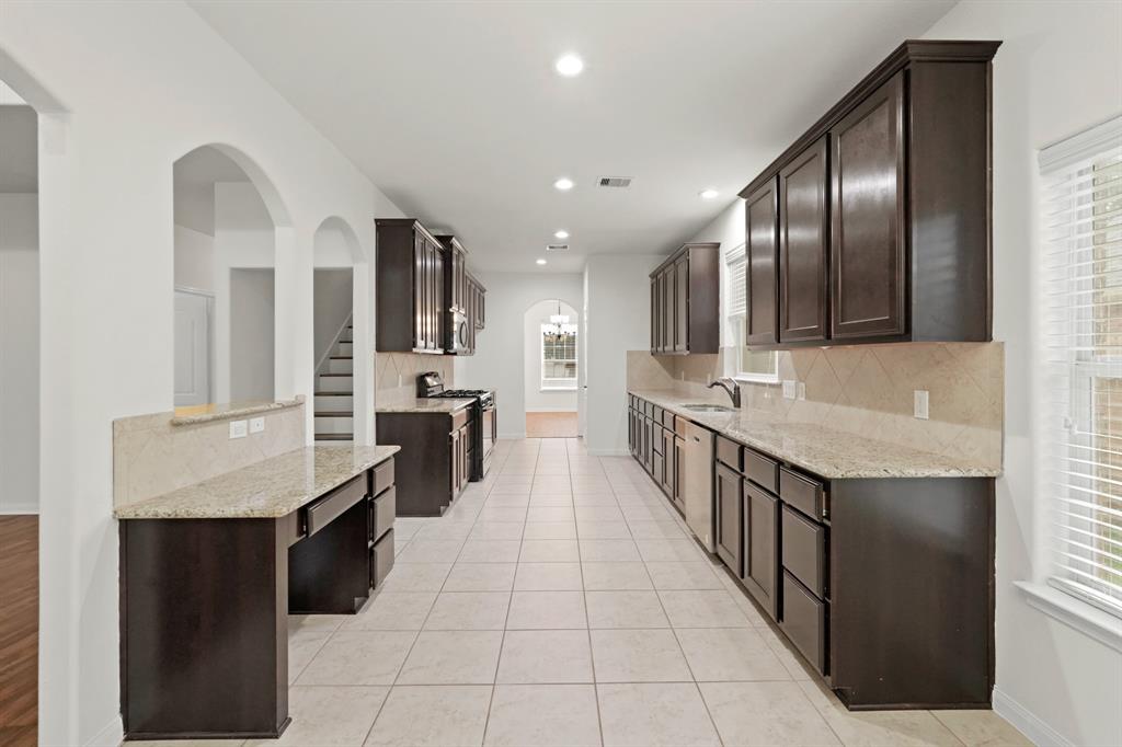 1835 Pembrook Circle, Conroe, Texas image 7