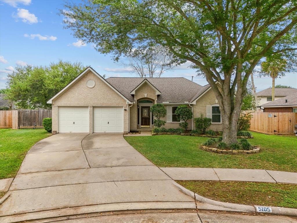 5105 Cherrywood Court, League City, Texas image 2