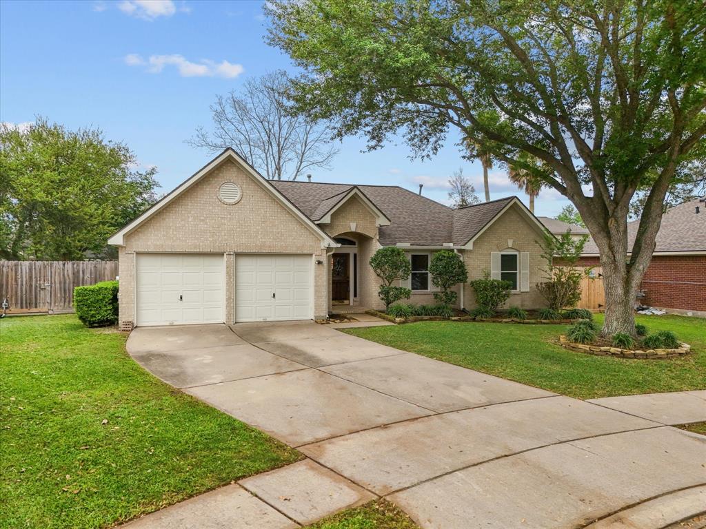 5105 Cherrywood Court, League City, Texas image 1