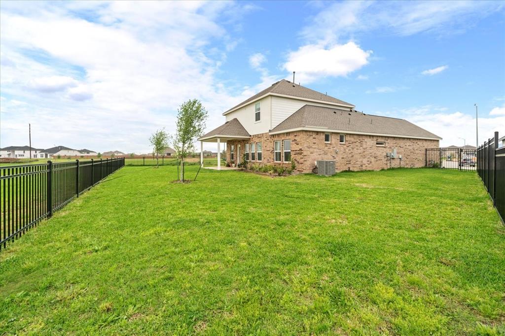4628 Peony Green Drive, Katy, Texas image 25
