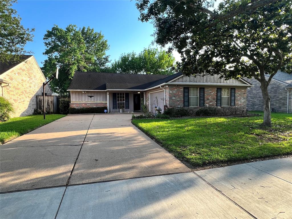 3418 Green Fields Drive, Sugar Land, Texas image 1