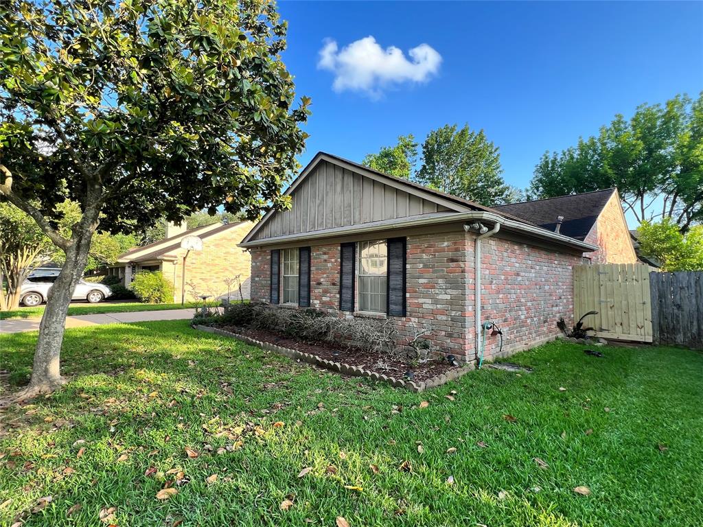 3418 Green Fields Drive, Sugar Land, Texas image 2