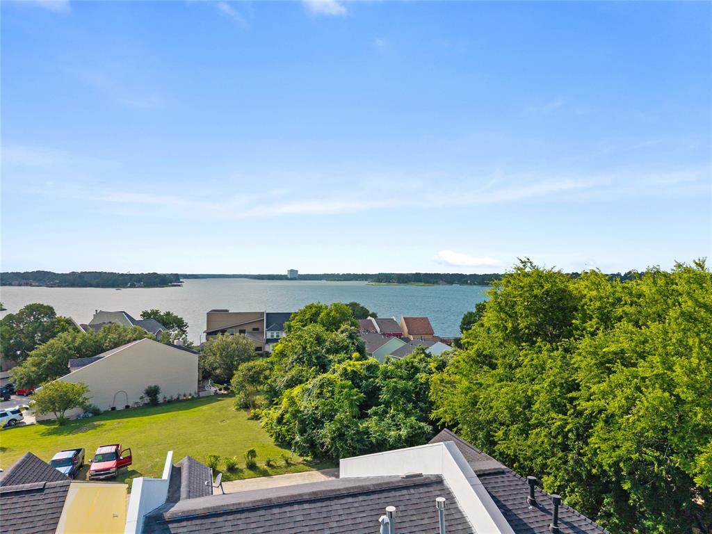 121 Capetown Lane, Conroe, Texas image 2