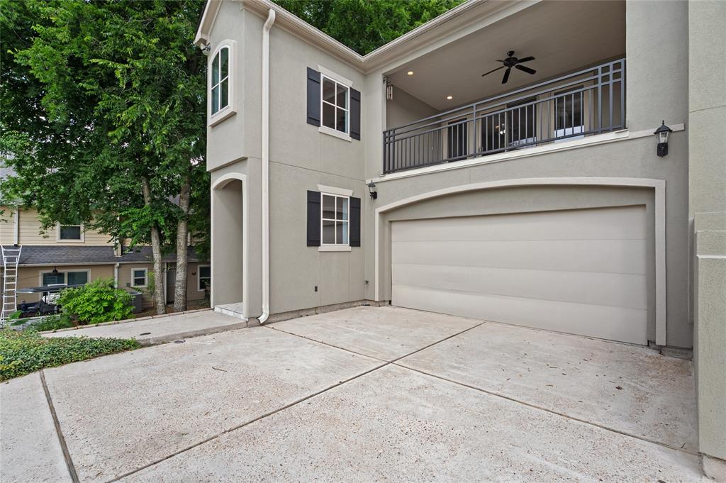 121 Capetown Lane, Conroe, Texas image 3
