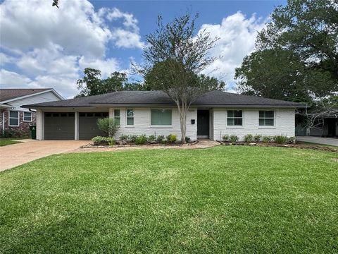 5010 Redstart Street Houston TX 77035