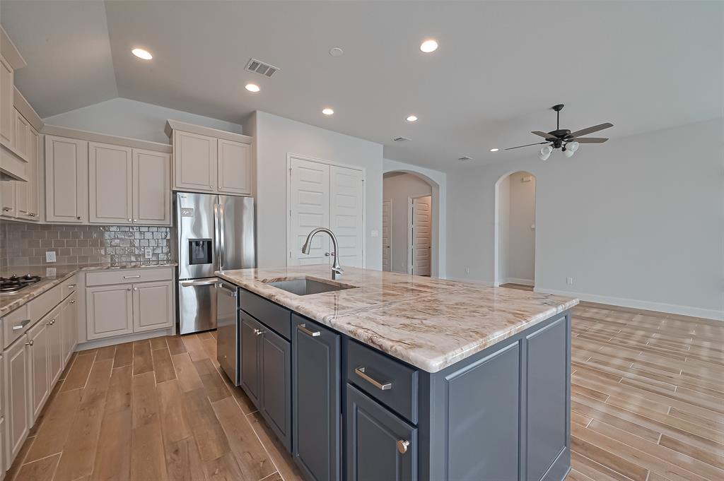 29808 Breezy Pines Loop, Fulshear, Texas image 5