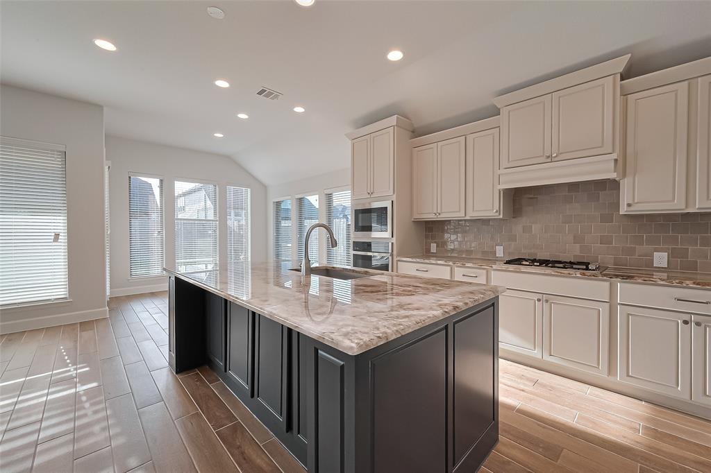 29808 Breezy Pines Loop, Fulshear, Texas image 9