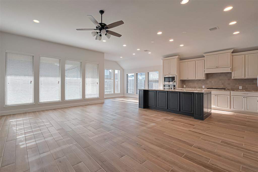 29808 Breezy Pines Loop, Fulshear, Texas image 10